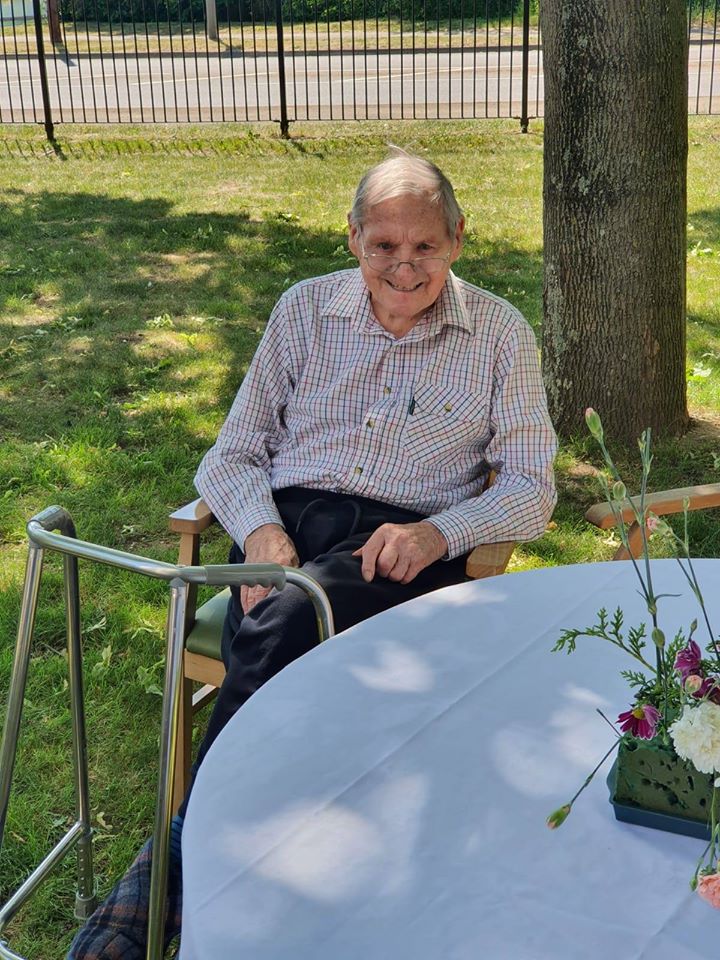 layston_grove's tweet photo. Making the most of the sunshine with a bit of garden bingo yesterday🙂 https://t.co/158NQmpKG9
