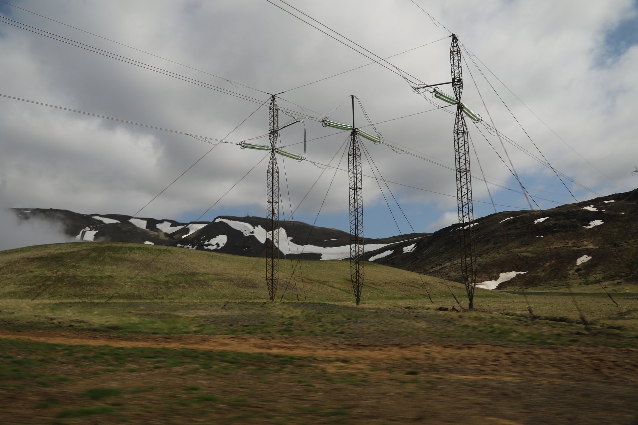 Fukui Tsuneaki アイスランドの送電鉄塔ちょっとよくないですか Fukui Tsuneaki アイスランドの送電鉄塔ちょっとよくないですか
