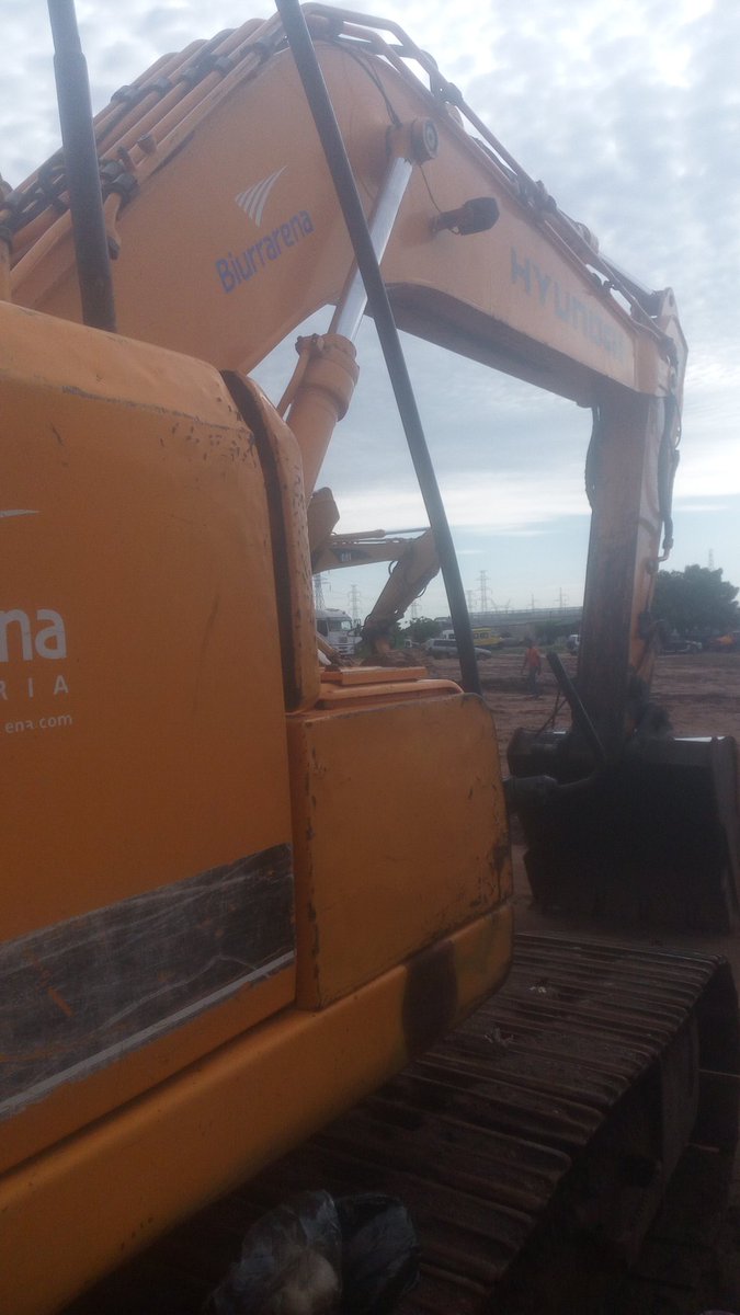 apapu6's tweet photo. For all your excavator works just call me #0240069661
Bucket /Hammer #ShattaTuesdayMarket @shattawalegh https://t.co/y7WNDMTop2