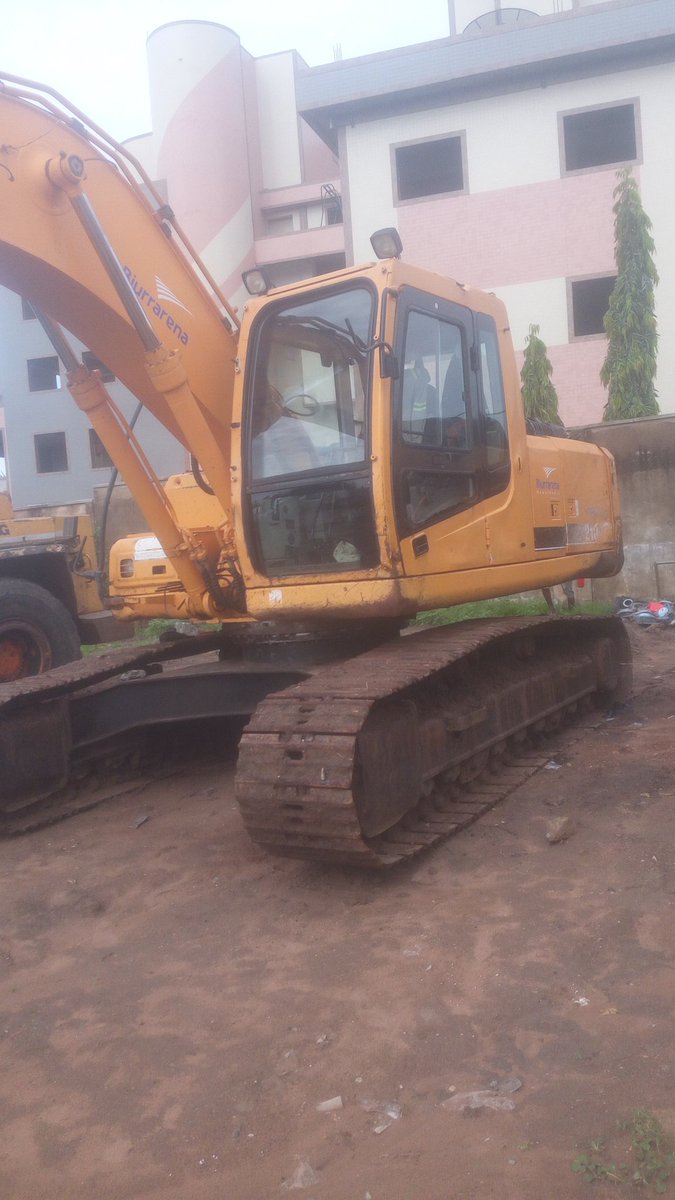 apapu6's tweet photo. For all your excavator works just call me #0240069661
Bucket /Hammer #ShattaTuesdayMarket @shattawalegh https://t.co/y7WNDMTop2