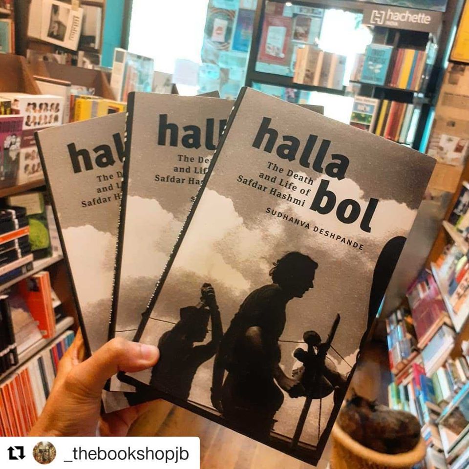 LeftWordBooks's tweet photo. @LeftwordBooks are available in @BookshopJB , Jorbagh, New Delhi. They are also delivering books across Delhi-NCR region.
#supportindependentbookstores #supportindependentpublishing #ReadIndie https://t.co/keaAY9t6Ei