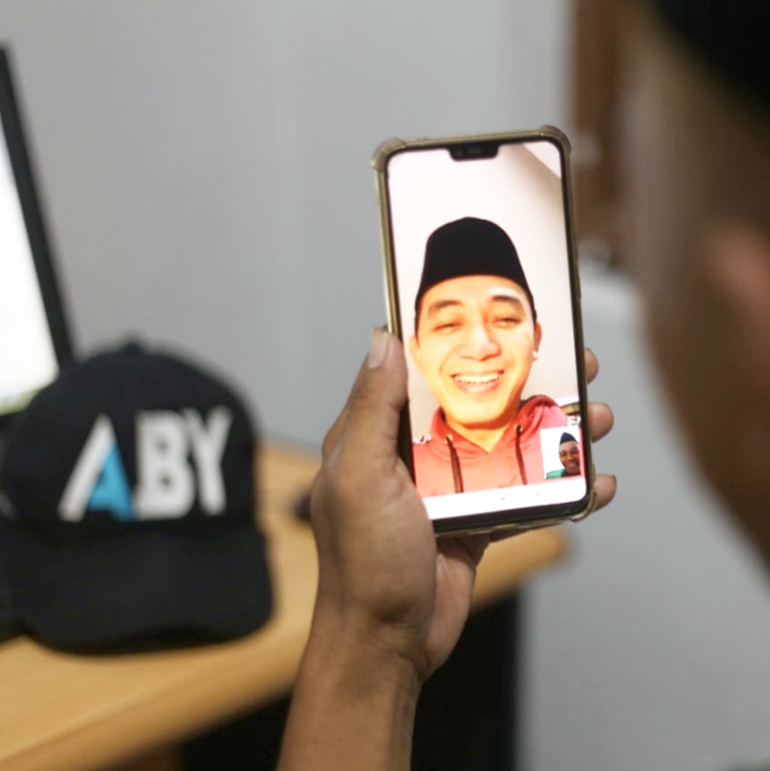 Rumah_ABY's tweet photo. Obrolan yang sederhana, namun bisa mengobati kangen dan menambah asupan semangat.

Baik dan ramah. Lebaran tetap terasa indah.

"Ora salaman, tetep seduluran".

Semangat perubahan, untuk #Klaten. #KlatenAdalahKita.

#ABY #ArifBudiyono #KabarKlaten https://t.co/GoQMOLwgxD