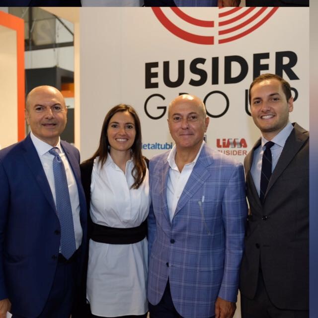 Assolombarda's tweet photo. Nuovi #protocolli di #sicurezza, #smartworking, riscoperta del valore dell’#export e del fare rete tra #imprese, senza dimenticare le persone.
Su #Genioeimpresa il #webmagazine di #Assolombarda @MariaAnghileri racconta la #Fase2 di #Eusider ➡
https://t.co/hZVDq45FE6 https://t.co/DayD93RoYK