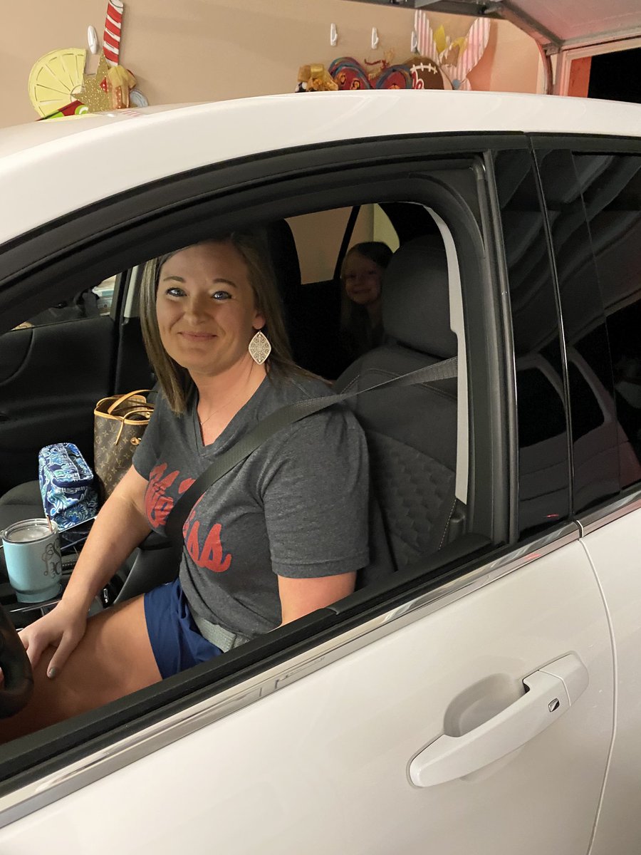 OleMiss1848's tweet photo. Saying goodbye to my wife ⁦@lindsay_burkes⁩ and daughter #AddyGrace as they begin their journey to #Destin till Saturday! 😥 Miss y’all already but I know y’all will make some great memories together! ❤️❤️ 🏖 https://t.co/oE72DuqjQS