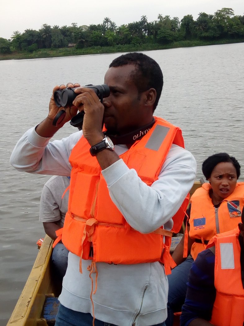 eti_ido's tweet photo. Birding on a riverine environment is another fun. You cannot easily get tired because you are cruised. The duty is to observe and identify bird species. In some cases, you can capture them on camera... #IBC #ITUWETLAND #2019 https://t.co/No3pmHVNFK