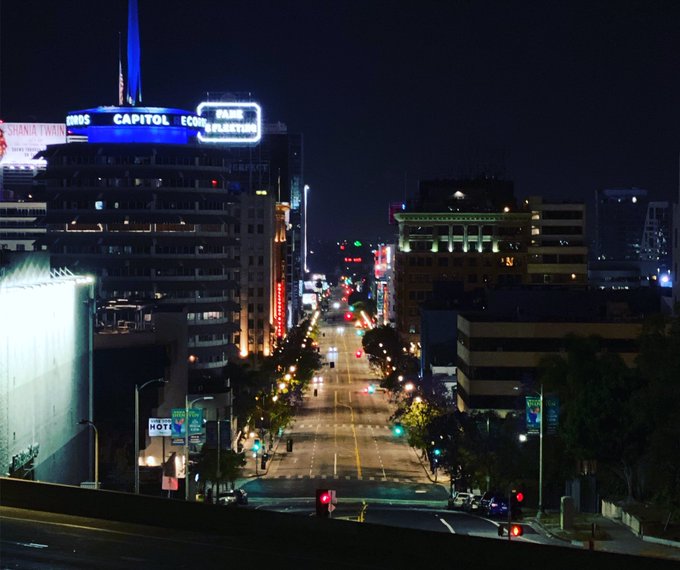 Hollywood at 2 a.m. https://t.co/tCiyiLlb5p