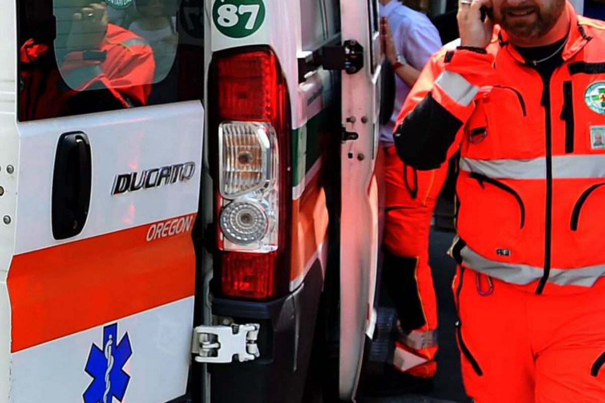 Adnkronos's tweet photo. #Brescia, precipita da 14 metri: #47enne in coma https://t.co/xw658cxXeE https://t.co/ctOFWPRV0J