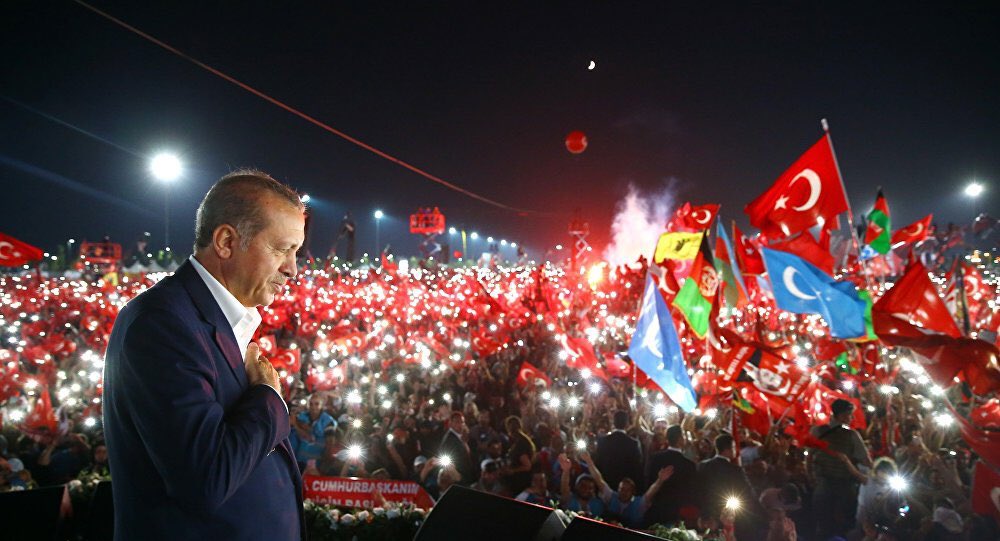 Saklambaç oynar gibi;kimi bulduysanız Cumhurbaşkanı olmasını istiyorsunuz,liderlerinize bile güvenemiyorsunuz,aklı sıra bir olup tek derdiniz @RTErdogan olan bu ülkeyi batıracaksınız.
Beyler;ülke yönetiyoruz ülke,Millet yönetiyoruz Millet,oyuncak değil..
#SecimseSecimErkenSecim