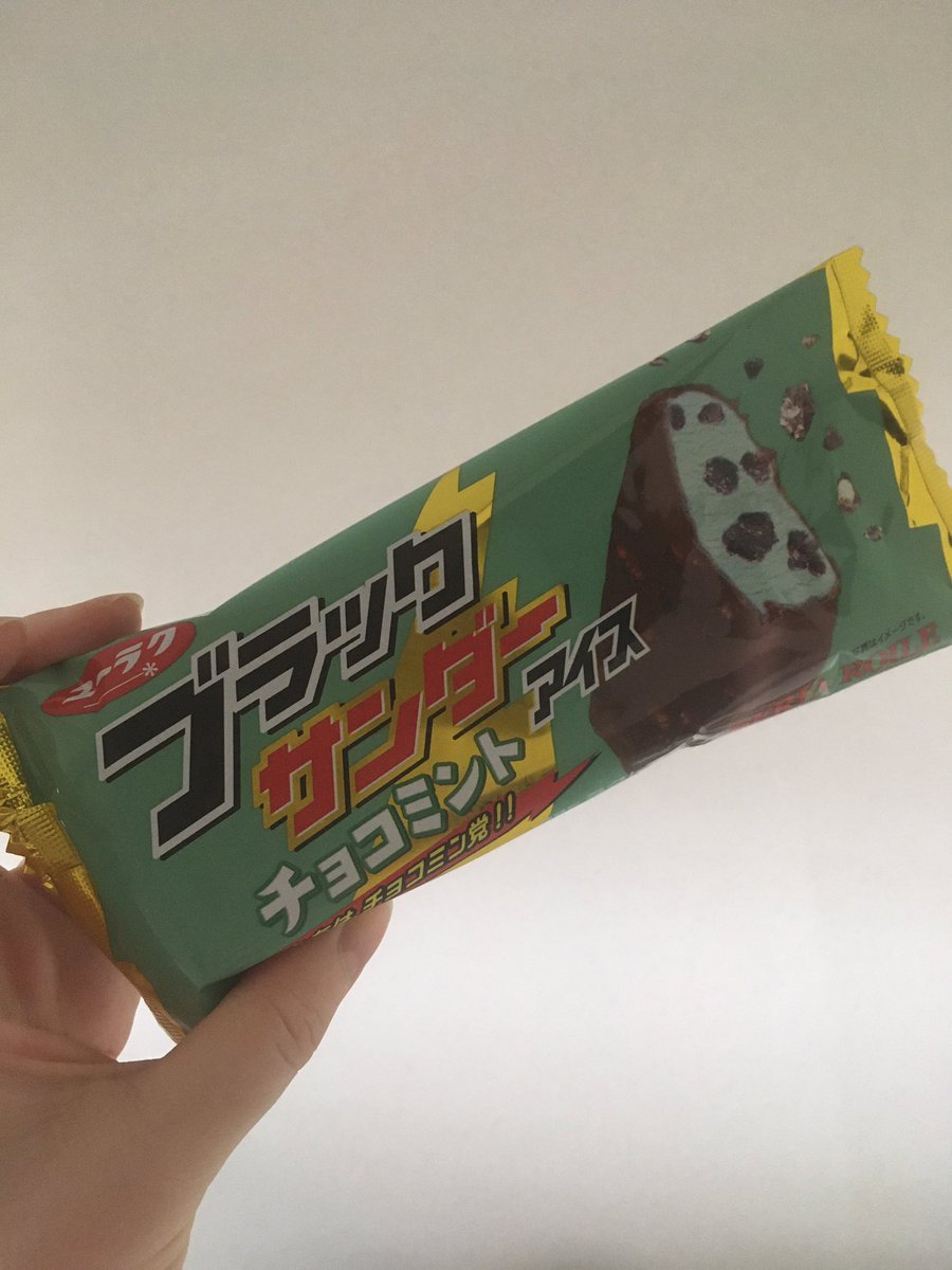 Part II tmrw. By the way:Chocomint Black Thunder Ice BarChoco:★★★★Mint: ★★★☆Toothpaste: ★☆☆☆Goodness: ★★☆☆ #チョコ民党
