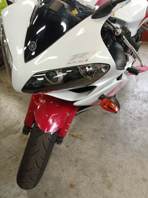 用事の帰りにレットバロン寄ったら、展示されてたR1に一目惚れしてしまっ欲しい欲しい欲しい欲しい欲しい70万 