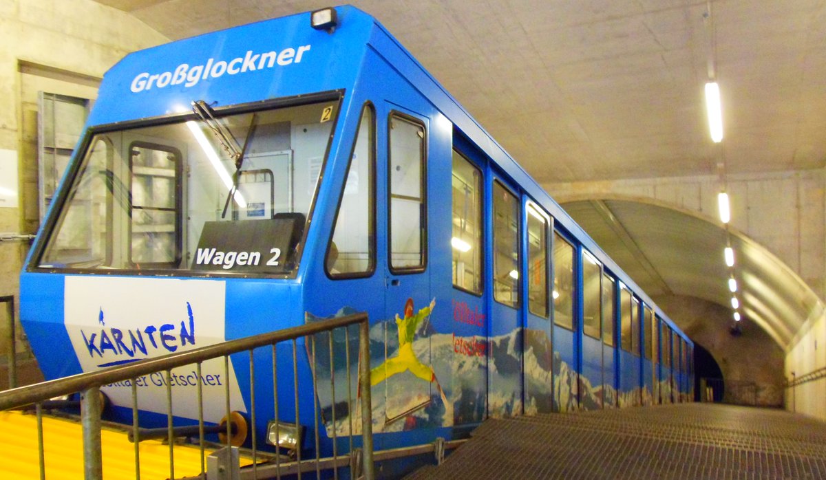 funimag's tweet photo. @CentralTramway Morning! So, the world longest funicular is Mölltaler Gletscherexpress in a 4827 meters tunnel to access "Erlebnis 3000" ski area near Flattach in Carinthia (since 1997) 🇦🇹 🚞
#funicular #MölltalerGletscher #Erlebnis3000 #Flattach #Kärnten #Austria https://t.co/sEpMWOrZvy