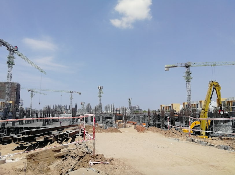 HeavyQuipMag's tweet image. Construction work has already begun on the PH Eco Mall project which combines a shopping mall and private residences near the Mekong River and National Road 1 in Phnom Penh, Cambodia.  #constructionequipment #constructionside #lifting #towercrane heavyquipmag.com/?p=119784