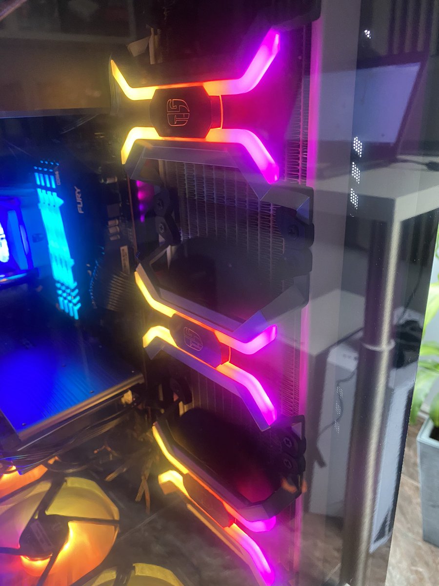 Deepcool_Espana's tweet photo. Los ventiladores no solo para disipación de calor, sino para obtener un caja bella.😁😁😁
#MF120S #FelizMartes #CPU #casemod #modding #PC #videojuegos #PCGaming #ventilador #disipador #montaje #caja #gabinete #chasis #GPU #SSD #gamers #RGB #ARGB #RAM https://t.co/FfWaruX0qH