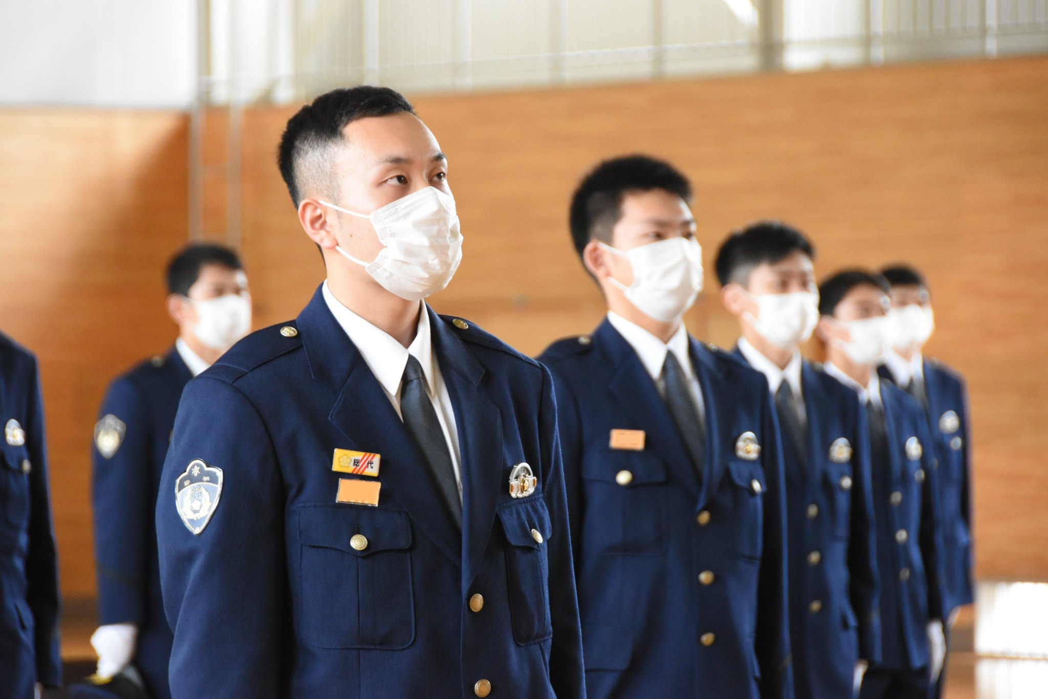 岩手県警察本部職員採用チーム 先日５月21日 岩手県警察学校で初任補修科の入校式が行われました 今回入校 した学生は 昨年４月１日に採用され 今年１月31日に卒業した長期課程の学生です 今回の入校は一人前の警察官になるための大切な教養期間