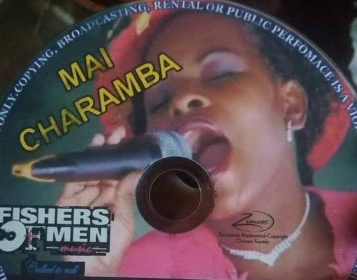 So the Charambas actually  sat down and agreed kuti this is the perfect  picture for the disc?😂 honestly how dd they miss it?