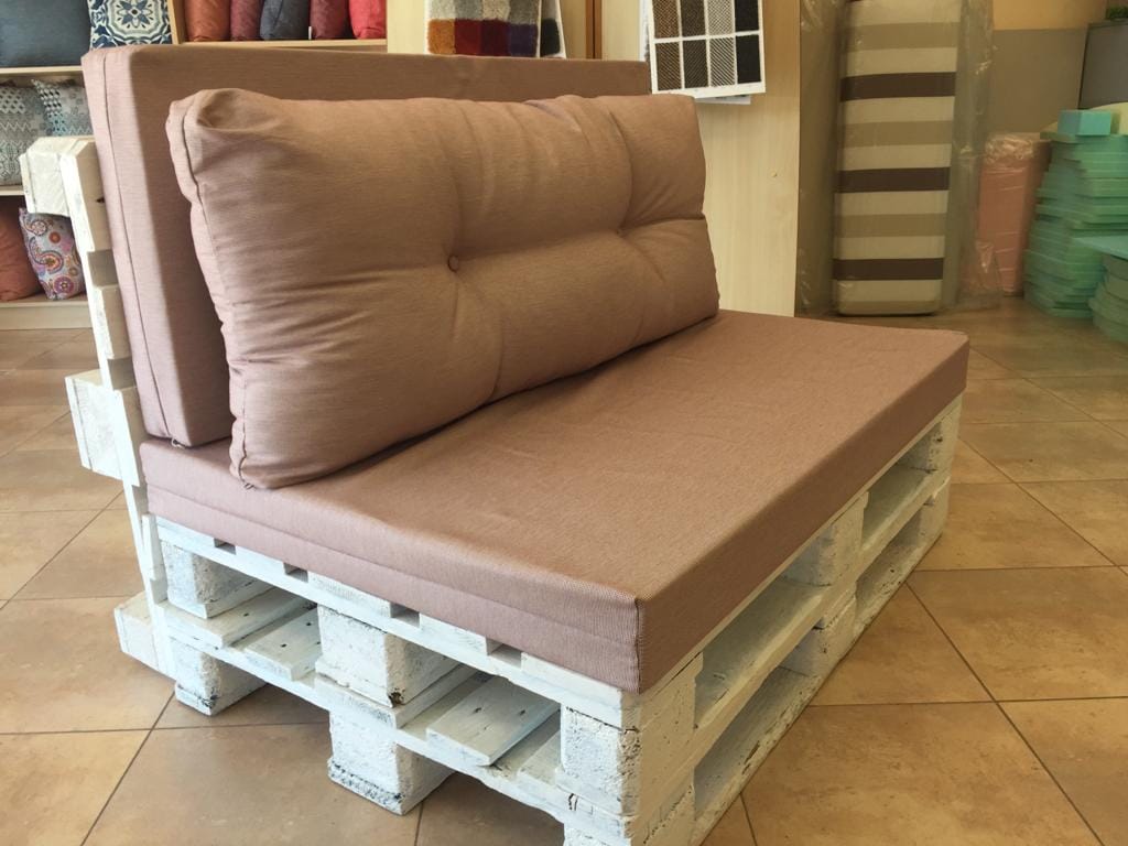 GarciaBrufau's tweet image. És temps de terrassa, jardí o balcó. El sofà de palets és ideal per gaudir del bon temps amb poc espai, i de forma econòmica. Confeccionem tot tipus de coixins per al teu sofà d’estiu! ☀ 
.
.
.
#SofàPalets #CoixinsSofas