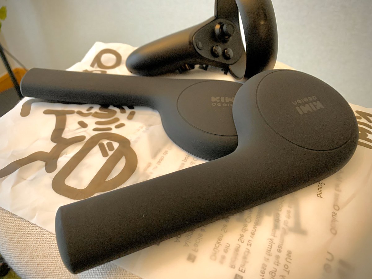 ばーゆ Varyu Quest イヤーマフ届いた Beatsaberで音は少しこもるけど ボタン2つ押したくらい音量アップした これで私みたいな イヤホン使いたくても難しい 本体スピーカー民の Vrchatの音声ループバック問題が解消したらいいなー ついでに 要塞