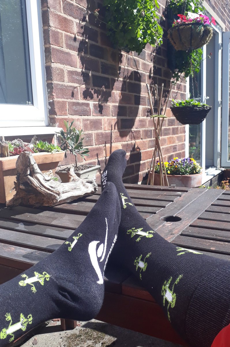 Ebygomm's tweet photo. Facebook reminded me that 3 years ago I was posing in my #fmesocks at the @fmeuc in Vancouver so seems like a fitting day to try my latest pair. Thanks @SafeSoftware @safesockwear https://t.co/NATf4wTRCN