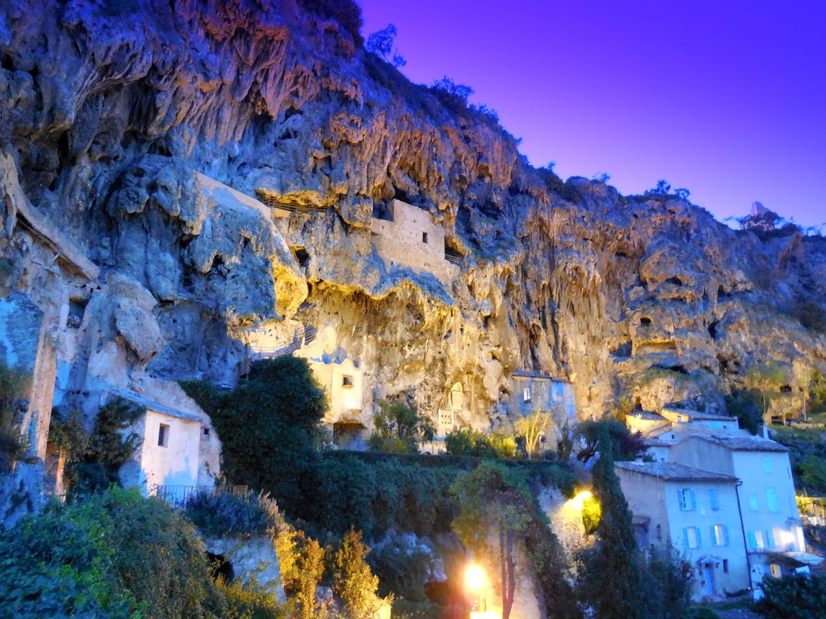 13. var (83)prefecture : toulonit's so funny how it's named after a river that's not in the department anymore! anyway they have a nice coast and the rest is good as well, judging by this village i just discovered while looking for landscape photos