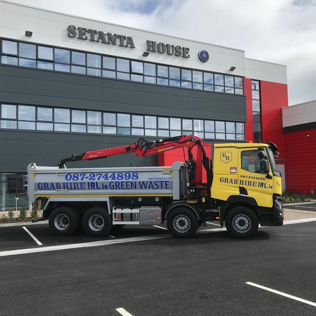 RenaultTrucksUK's tweet photo. Another solid #RangeC sold by Setanta! πͺ
The Range C430 8x4 was purchased by Larke Haulage, coming fully fitted with a Palfinger crane and Thompson body, ready for some heavy lifting. ππ
#RenaultTrucks #ProudProfessionals
@RenaultTrucks1 https://t.co/TSOy69nE0T