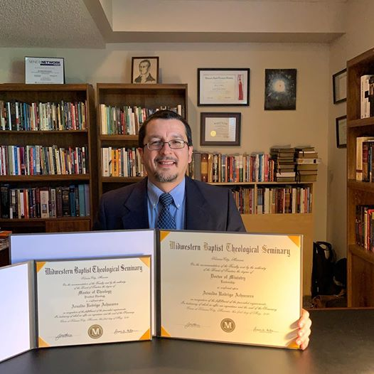 Send_KC's tweet image. Congratulations to Pastor Arnaldo Achucarro at Iglesia Bautista Casa de Gracia  for completing his second masters degree and doctorate from Midwestern Baptist Theological Seminary! 🎉