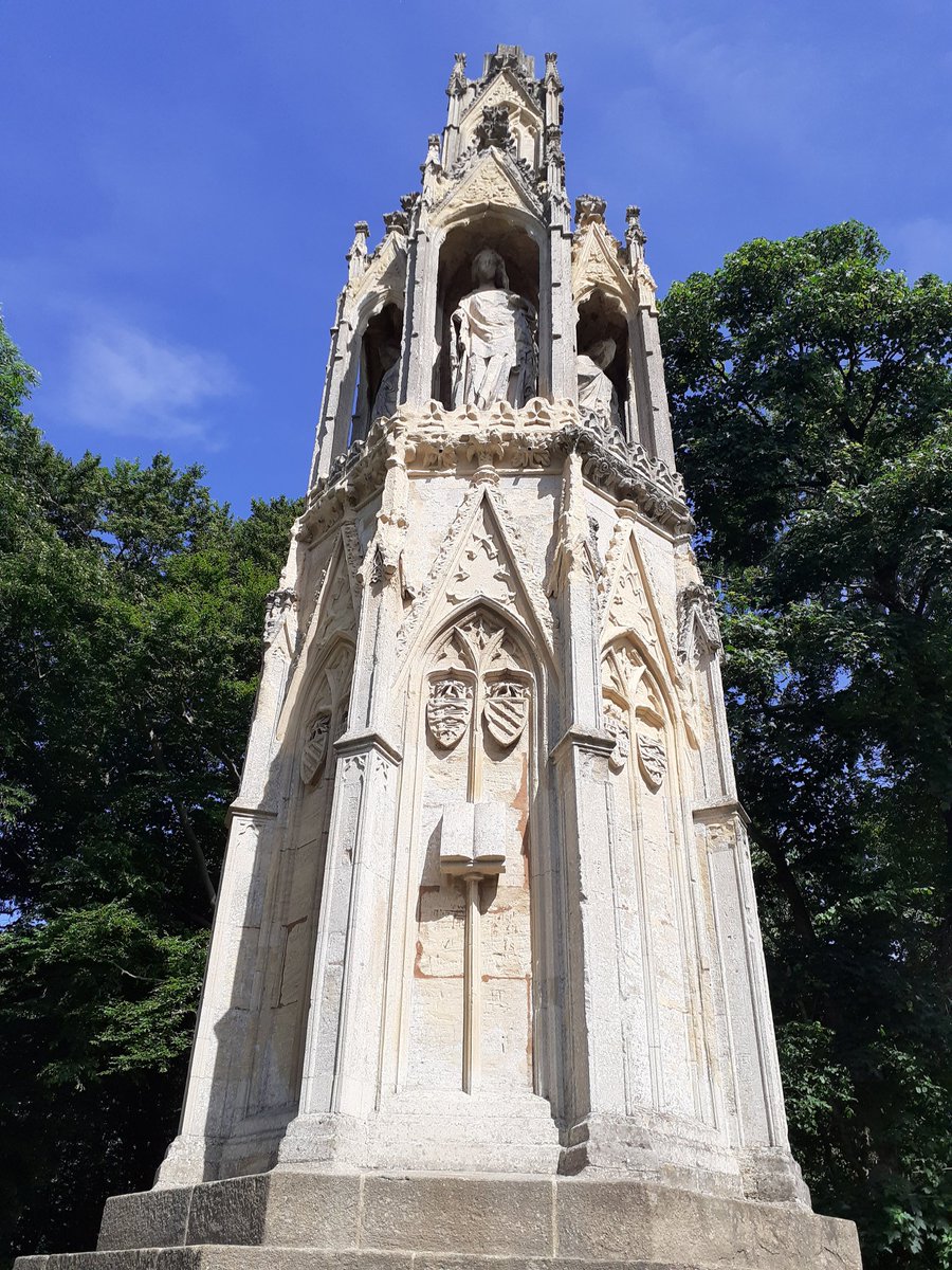 <a href="/NNweather/">Northamptonshire Weather</a> @NNskies <a href="/Eleanor_1290/">Save Eleanor's Cross</a> sun highlighting all the fine detail today - perfect against the blue sky #delapre #TuesdayThoughts