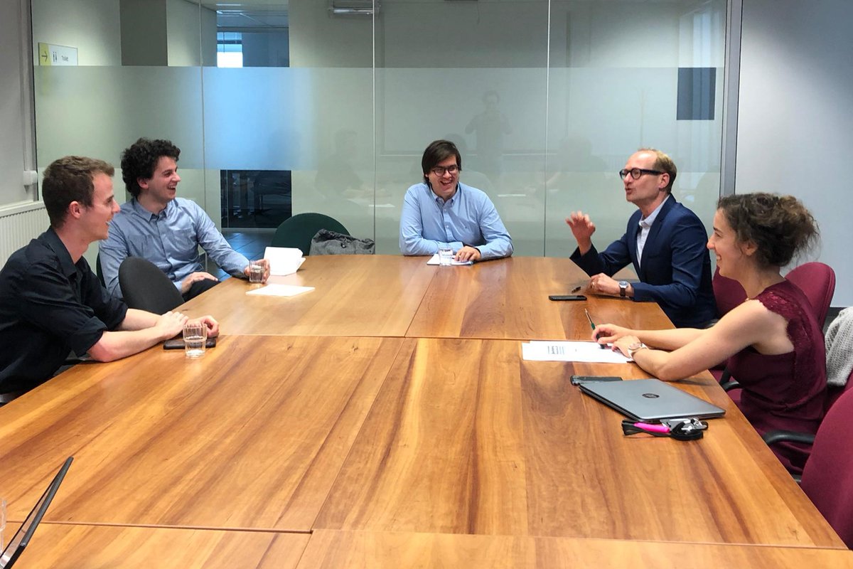 Meer dan ooit is het mentaal welzijn van studenten belangrijk. 🧠

We dienden een projectaanvraag in bij <a href="/BenWeyts/">Ben Weyts</a> voor onderzoek, advies en een conferentie rond mentaal welzijn.

Die aanvraag kreeg tijdens ons overleg van daarstraks een go vanuit de minister. Binnenkort meer!