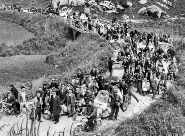 Beaucoup de siciliens quittèrent la Sicile et partirent pour l'Amérique où ils créèrent une communauté nommée "Siculish" avec leur propre dialecte sicilien.