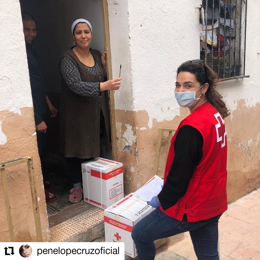 Muchas gracias <a href="/BardemAntarctic/">Javier Bardem</a> <a href="/PenelopeCruzOfi/">Penélope Cruz</a> <a href="/TodoAlmodovar/">Todo Pedro Almodóvar</a> <a href="/AlejandroSanz/">Alejandro Sanz</a>  por la ayuda a <a href="/bancoalimadrid/">BancoAlimentosMadrid</a> 💙