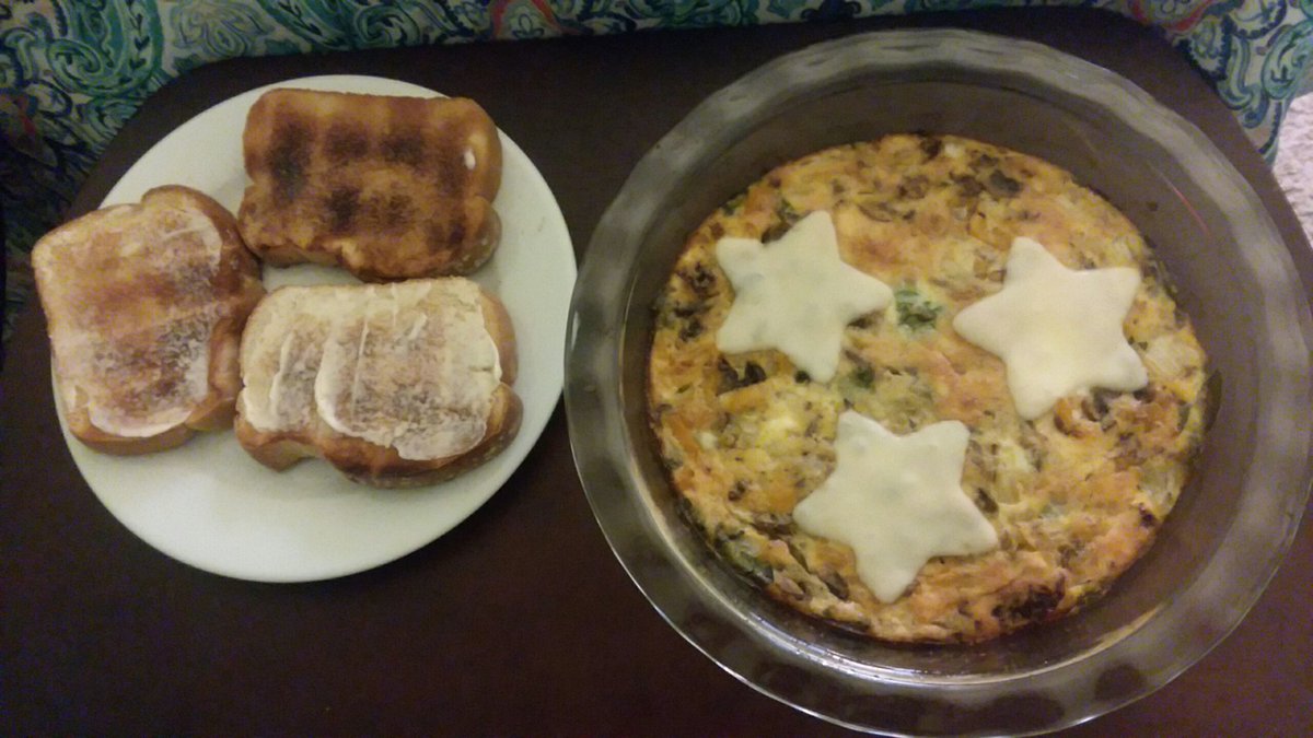 So I typoed the first tweet in this thread and made it sound like Mike planned everything. Oops! We are alternating days, so I planned yesterday and he planned today. It's fun surprising each other!Today starts with BREAKFAST IN BED, BABY! Star cheese frittata!  #cruisetonowhere