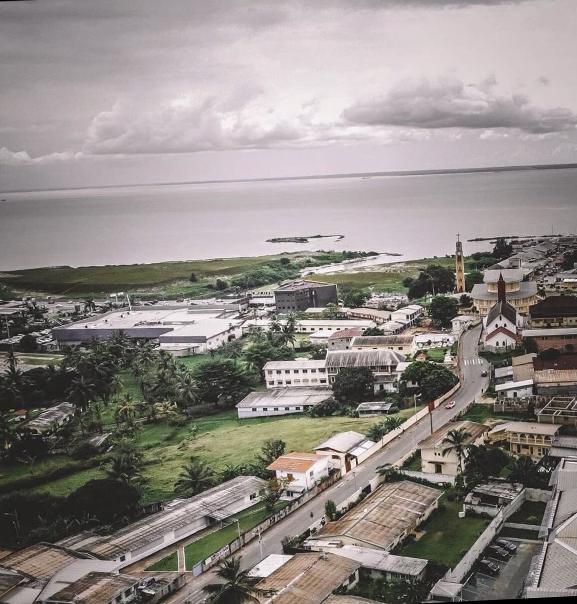 Libreville Capitale politique du Gabon, elle doit son nom au capitaine Bouet-Willaumez. Or l'origine de la ville provient de l'arraisonnage du négrier brésilien Elizia au large des côtes de Loango en 1849 par la Frégat Française “Pénélope”, et dont le but était d’accueillir-