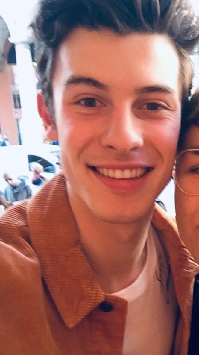 Shawn Mendes in Bologna on this specific day, a thread: