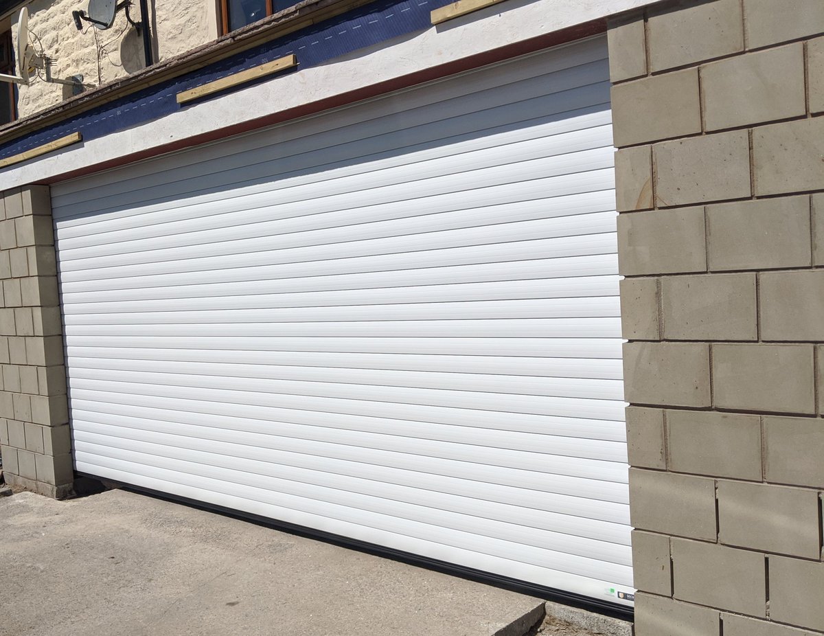 GDSUKGDoors's tweet photo. Yesterday our team installed this large double insulated roller shutter in Roughlee Lancashire. A #SecureRoll door from @AlurollUK full Somfy automation with alarm.
#GDSUK #GDSUKGarageDoors #GarageDoors #GDSUKDoors #GarageDoorServices #GarageDoorsRoughlee #GDSUKRollerShutters https://t.co/B2Dv5k1g6v