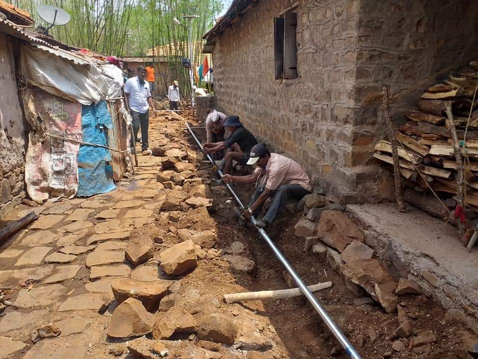 cybage_csr's tweet photo. To make safe #DrinkingWater available to its adopted villages, #CybageAsha built a 30 thousand liters water tank at Manjai Aasani village, Velhe block, Pune, under its rural upliftment initiative.
#SpreadingSmilesAcrossMiles #SocialGood #Watertank #RuralIndia #CSR #CybageSoftware https://t.co/3e7fI0onNv