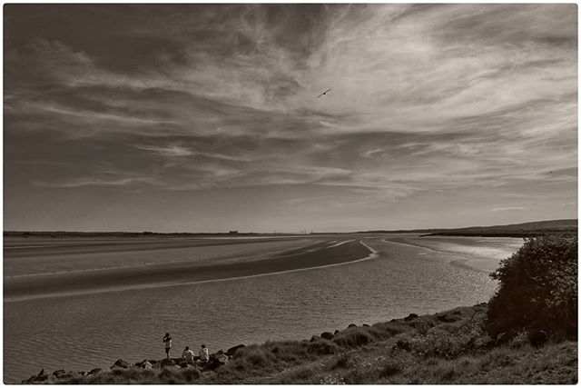 andrewhiggins1's tweet photo. Walking by the Severn at Lydney.
All in-camera settings on #lumixGX9 &amp; quick #snapseededit.
#landscapephotography #monolandscape #landscape_capture #landscapedetails #lumixuk @lumix #lumixmoment #cloudappreciation…

📸 https://t.co/Ra9JNH5SMw via https://t.co/jtqyFDojY7 https://t.co/PfFwKFRiyz