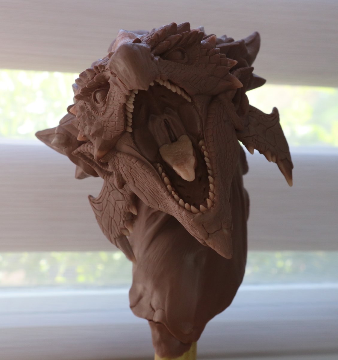 ameliasculpting's tweet photo. J'ai officiellement terminé le modelage du Rathalos 🤠 #MonsterHunter #MonsterHunterWorld #rathalos @monsterhunter https://t.co/H1wmTUfPgq