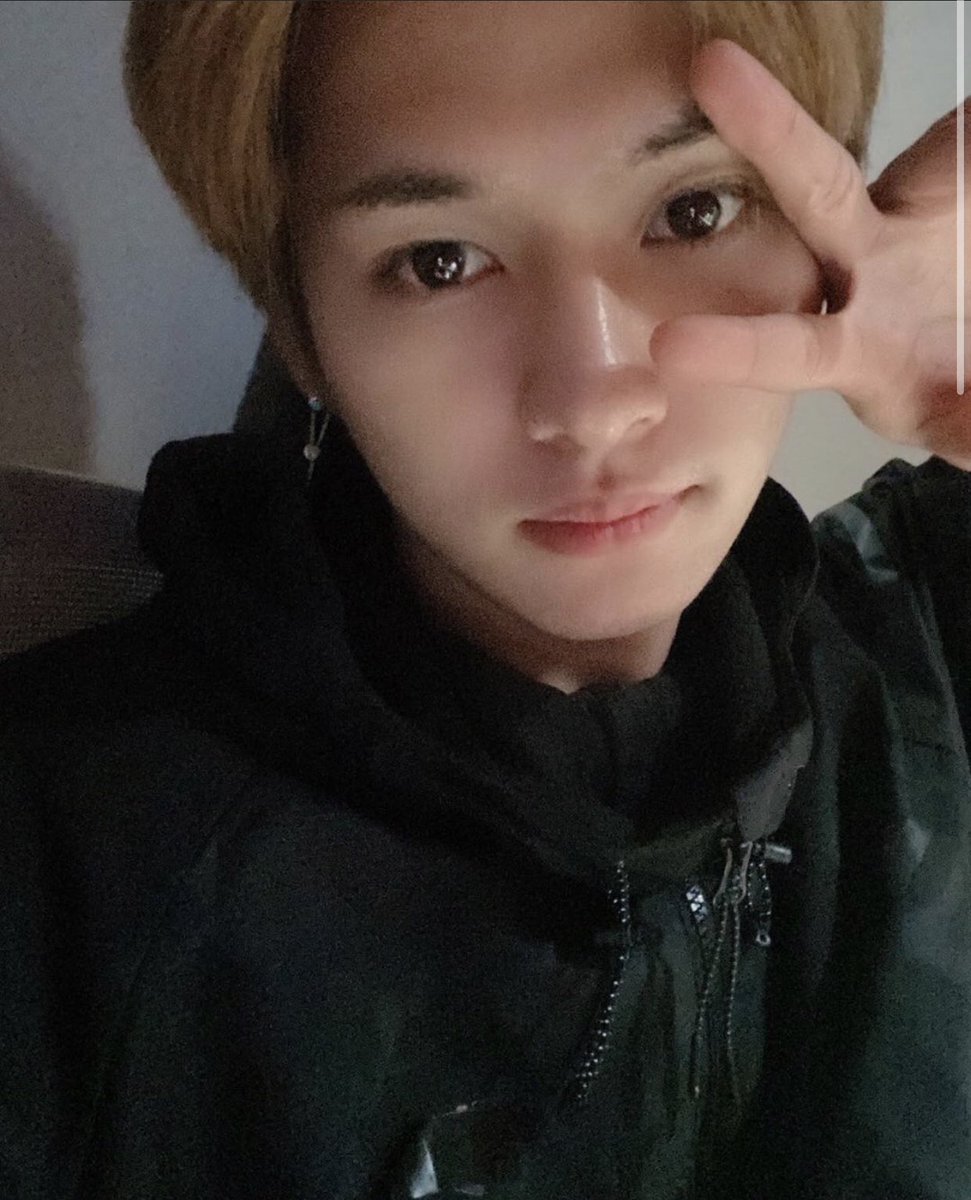 KimStay0325's tweet photo. | Stray Kids | 5 • 26 • 20 | 11:52 PM KST
| @Stray_Kids Lee Know posted on IG |
🐱
#StrayKids #stay #youmakestraykidsstay
#SKZ2020 #TOP #SLUMP
#Bangchan #IN #Jeongin
#Seungmin #Leeknow
#Hyunjin #Han
#Changbin #Felix
#PHSTAY #FILOSTAY https://t.co/D0MPMnYnHc