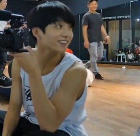 Jungkook biceps; a necessary thread