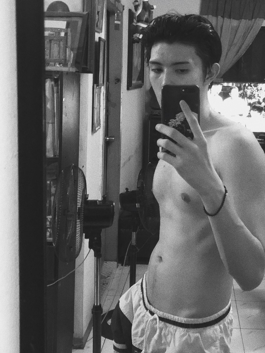 kafkaaquino's tweet photo. Skinny-fat since 20��� https://t.co/SbDmfl0d6C