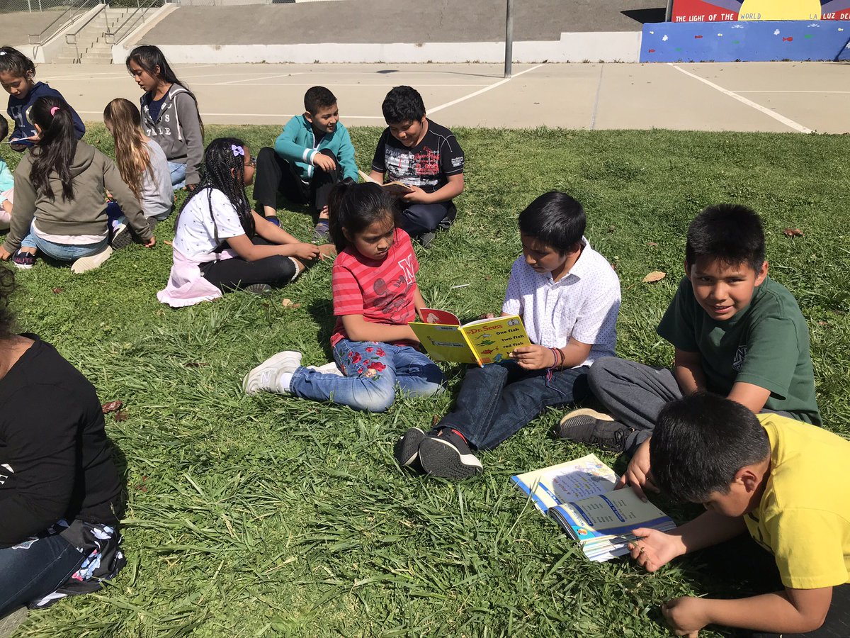 letsgoconejo's tweet photo. Mrs. Rosenberg’s
#MayMemory: One of my favorite memories every year is our "Snuggle Up & Read" tradition during Read Across America Week. It is so special to have a time where we can all come together, share stories, & soak in the nice weather as it starts warming up for spring! https://t.co/DKoKDJVmL7