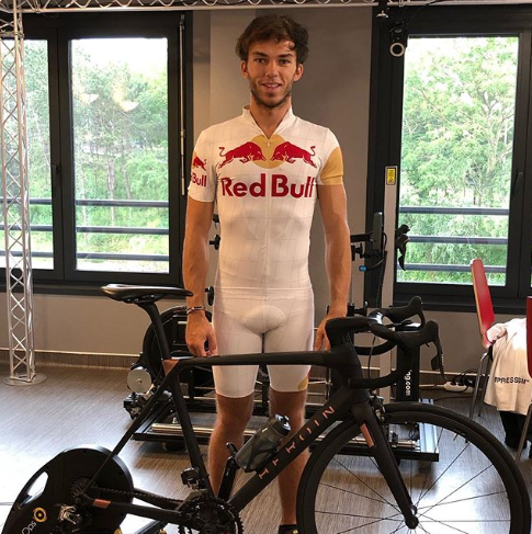 orthodynamica's tweet photo. @PierreGASLY de passage chez #Orthodynamica pour une analyse complète 
@orthodynamica au service de la #Formule1 ! 
#podologie #orthopédie #gas10 #f1 #pilote #forme https://t.co/LzrQ8UNhn4