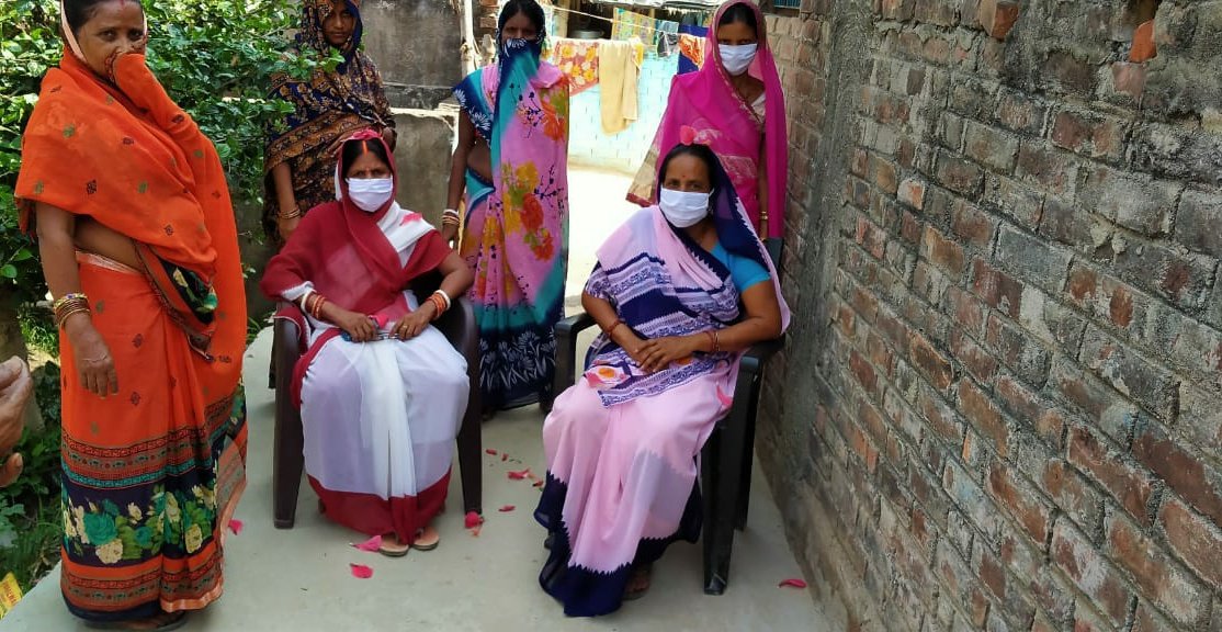 prakashpataniya's tweet photo. 'The felicitation &amp; honour is just a small gesture and token of gratitude towards invaluable services rendered by frontline #HealthcareHeroes
in serving the community during pandemic and they deserve tonnes more than this'- #NilamDevi, #PRImember from #Bihar
#COVIDー19
@c3_india https://t.co/siQ9nZssAh