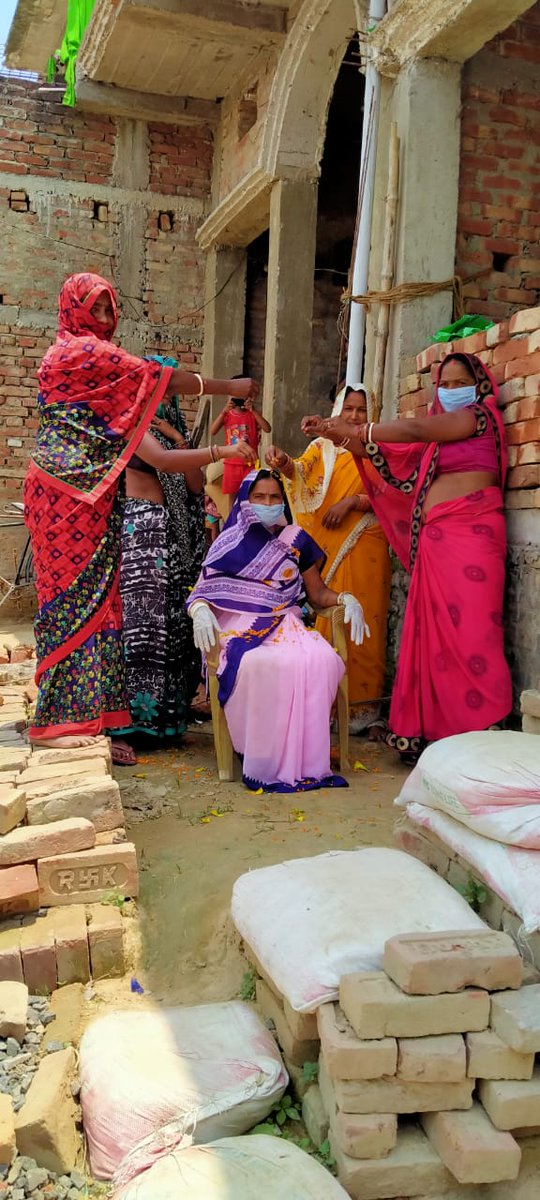 prakashpataniya's tweet photo. 'The felicitation &amp; honour is just a small gesture and token of gratitude towards invaluable services rendered by frontline #HealthcareHeroes
in serving the community during pandemic and they deserve tonnes more than this'- #NilamDevi, #PRImember from #Bihar
#COVIDー19
@c3_india https://t.co/siQ9nZssAh