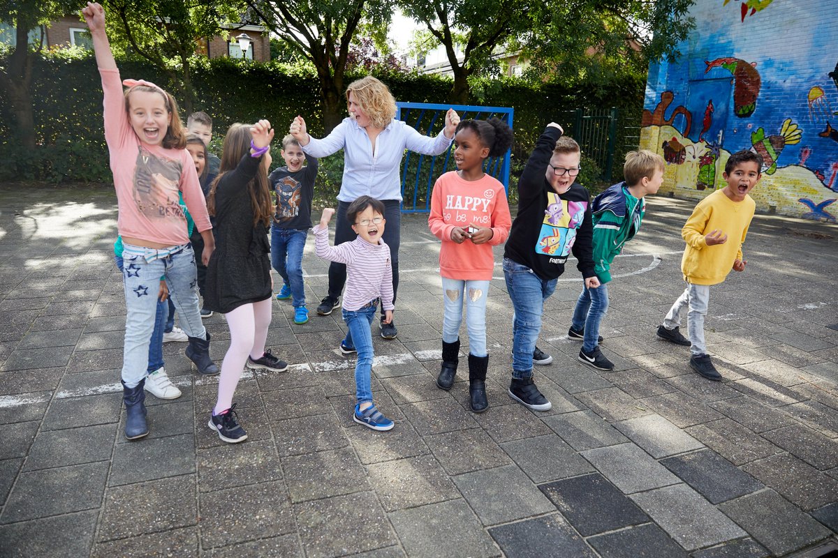 Vandaag hebben we 464 scholen blij gemaakt. Zij mogen aan de slag met het #Ondersteuningsaanbod Gezonde School! Benieuwd met welke thema's deze scholen (po, vo en mbo) aan de slag gaan? >> bit.ly/2TFATFq
