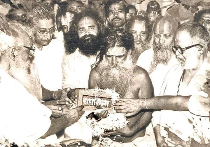simmee_S_singh's tweet photo. साधू संतों का सपना हुआ सच😍💯
राम लला के भव्य मंदिर का निर्माण काम शुरू 😍💯

बधाई नहीं दोगे💓💘😍💯
🙏🚩🚩#जयश्रीराम 🚩🚩🙏 https://t.co/3RgPjtGIub