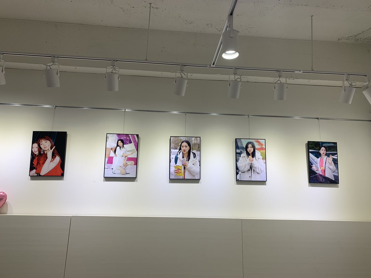 NEO_1227's tweet photo. 완전 예쁜 이연 카페 다녀가요 👣👣 @maius950528 #Dear_yellow !! https://t.co/nBdV5psXTm