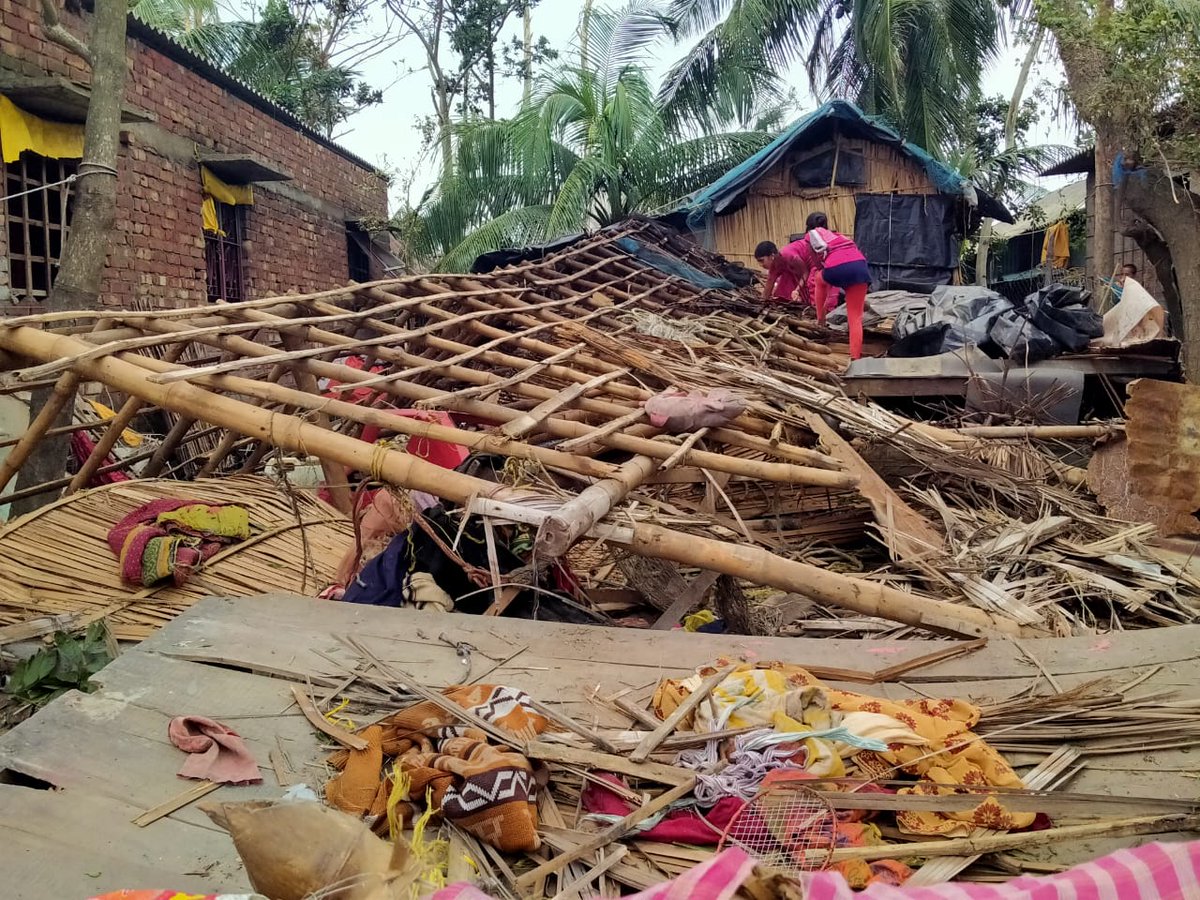 Residents are trying to rebuild homes, but with no drinking water in several blocks & breached embankments, it is crucial that relief reaches them immediately  @SanctuaryAsia  @ttindia  @htTweets  @AITCofficial  @derekobrienmp  @OxfamIndia  @ActionAidIndia  @PMOIndia  @harsh_mander