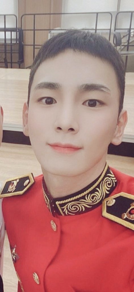 travelinshawol's tweet photo. Wow! Kibum update....awww! The military boys are glowing 😍😄🌺🔑💎✨

#KEY
#KeyUpdate
#SHINee
#SHINeeInMilitary https://t.co/7ivO5Atdg1