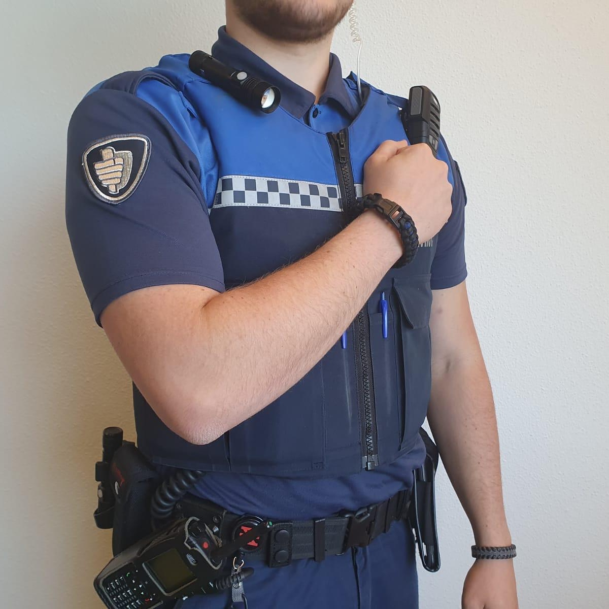 Wij, Team Handhaving Enschede, maken een vuist voor ons BOA hart! #verdedigingsmiddelen #handhaving #BOAhart