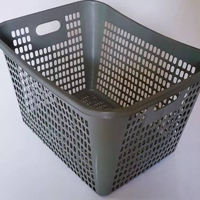 Inggris: kick
Indonesia: tendang
Sunda: tajong
Pontianak: